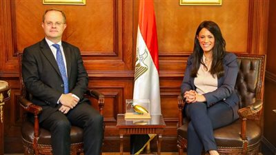 المشاط تبحث مع السفير البريطاني بالقاهرة سبل تعزيز العلاقات الثنائية المشتركة