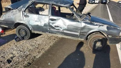 بالأسماء... إصابة 4 أشخاص من أسرة واحده في انقلاب ملاكي على طريق قنا الصحراوي