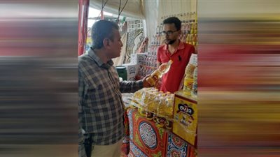 محافظ الشرقية يطمئن على توافر السلع بمعارض 