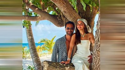 شاهد.. كريم فهمي وزوجته برفقة شريف رمزي وهالة صدقي في مدينة الملاهي