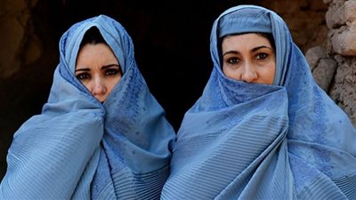 قاضيات أفغانيات يصلن بريطانيا لبدء حياة جديدة