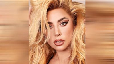 ليدي جاجا تبرز أنوثتها بفستان جرىء في عرض فيلم House of Gucci