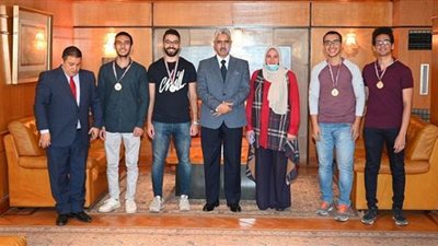 جامعة الفيوم تكرم طلاب طب الأسنان الفائزين فى مسابقة أسنان مصر