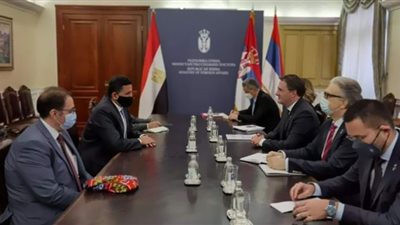 سفير مصر في بلجراد يبحث مع وزير خارجية صربيا تنشيط حركتي السياحة والطيران