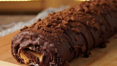 بدون وضعها في الفرن.. طريقة عمل كيك رول بالشوكولاتة