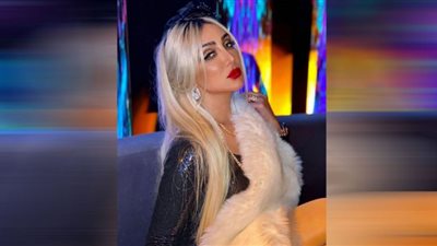 سامية الطرابلسي تعتمد صيحة الستان وتبرز أنوثتها في أحدث ظهور (صور)