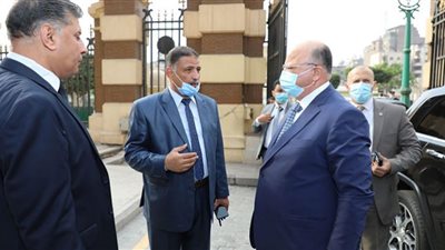 محافظ القاهرة : يتابع دخول العاملين لديوان عام المحافظة بعد التأكد من حصولهم على لقاح كورونا