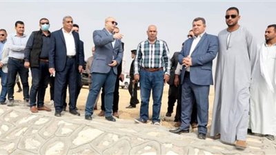 محافظ بني سويف يتفقد مشروع إنشاء بحيرات وأحواض تهدئة مخر سيل سنور