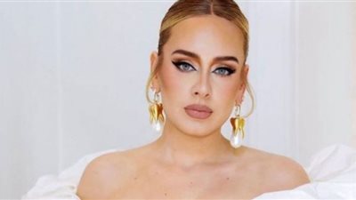 أديل Adele ترتدي أقراط كوكب زحل وفقا لطبيعة برجها(صور- تفاصيل)