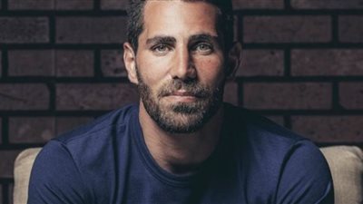 في أول تعاون معًا.. عزيز مرقة ينشر كواليس إعلان أحمد عز في رمضان 2022 (فيديو)