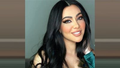 ميرهان حسين تعتمد ألوان ربيع وصيف 2022 احتفالاً بشهر رمضان