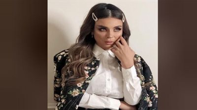 الراقصة دينا تروج لمسلسلها 