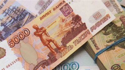 قبل العملية العسكرية في أوكرانيا.. الروبل الروسي يستعيد مستواه