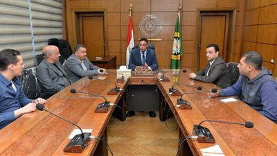 محافظ الدقهلية يبحث تنفيذ تطوير ورفع كفاءة شارع قناة السويس