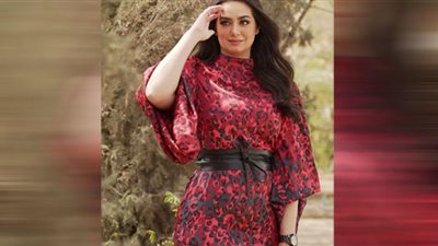 بجاكيت أرمي.. هبة مجدي تروج لمسلسلها 