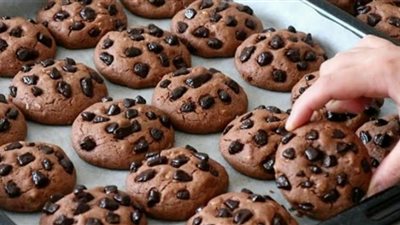 بهذه الخطوات.. اصنعي كوكيز بالشوكولاتة زي المحلات