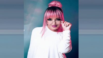 شاهد.. سميرة سعيد تستعرض أناقتها بالبدلة البيضاء في برنامج 