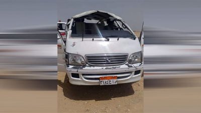 إصابة 14 شخصًا إثر انقلاب سيارة ميكروباص بنجع حمادي