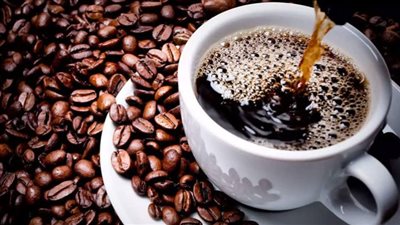 دراسة تربط بين شرب القهوة وزيادة عدد خطوات المشي اليومية
