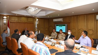 محافظ قنا يعقد اجتماعًا تنسيقيًا بخصوص محور دشنا - الوقف الجديد