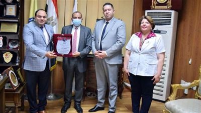 رئيس جامعة بني سويف يستقبل وفد المجلس القومي للشباب لبحث سبل التعاون