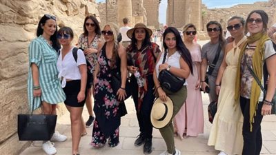 فنانات من 40 دولة يزرن معالم الأقصر الفرعونية ويدعون العالم لزيارتها