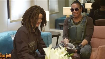 فاندام يقدم باقة ورود لغادة عادل.. ورامز جلال: من ساعة مطلقت محدش عبرها بحزمة جرجير