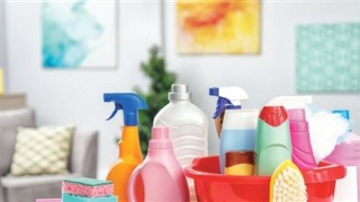 منها سرطان الرئة.. خبراء يحذرون من مخاطر منتجات التنظيف المنزلي