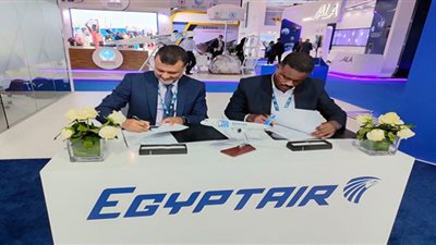 أكاديمية مصر للطيران توقع عقدين جديدين مع شركة هندية وسودانية