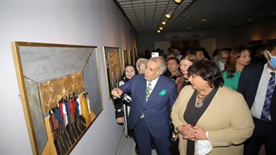 وزيرة الثقافة تتفقد معرض حابي الحياة لحسين نوح بالأوبرا
