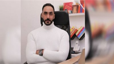 معتز القيعي للوفد: مشروبات بديلة للماء في رمضان| علاج نسيان شرب الماء