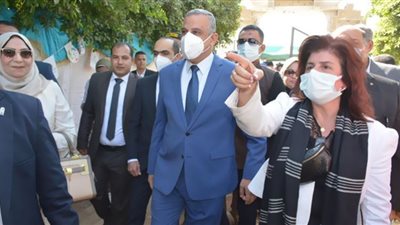 محافظ سوهاج يتفقد فعاليات حملة 