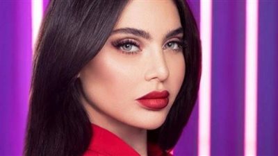 مستوحاه من كسوة الكعبة.. قمر وابنتها يتألقان بالأسود في أحدث ظهور