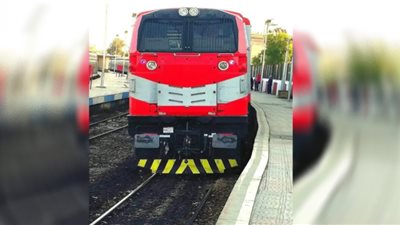 انتظام حركة سير القطارات والسيارات بالمنيا