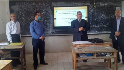 رئيس التنمية المهنية المستدامة يتفقد قاعات تدريب وتأهيل معلمي الصف الرابع بالمنشاة
