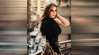 في رمضان.. درة تخطف الأنظار بعباءة محتشمة (صور)