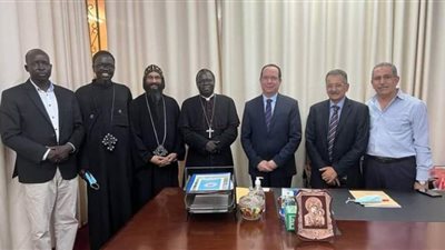 سفير مصر في جوبا يلتقي نائب رئيس مجلس الكنائس ورئيس أساقفة الكنيسة الكاثوليكية بجنوب السودان