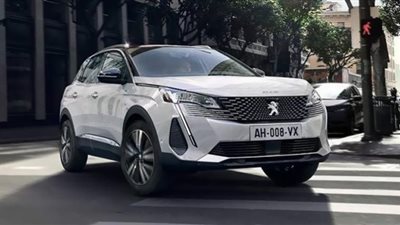 بيجو تحتفل بإنتاج مليون سيارة من 3008