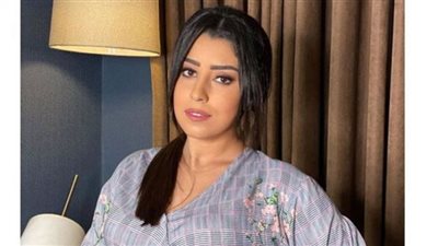 أيتن عامر تخطف الأنظار بنحافة خصرها (صور)