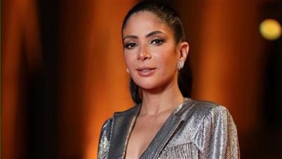منى زكي تتألق بفستان من علامة SOOCH (صور)