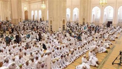 هل صلاة الجمعة غير واجبة على المرأة؟