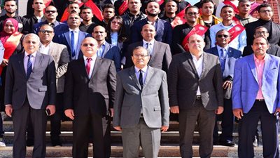 رئيس جامعة سوهاج يشهد احتفالية طلاب من أجل مصر ببدء كرنفال الانتخابات الطلابية