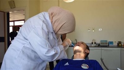 الكشف ٨١٦٤٦ مواطنًا في قافلة طبية بجمصة