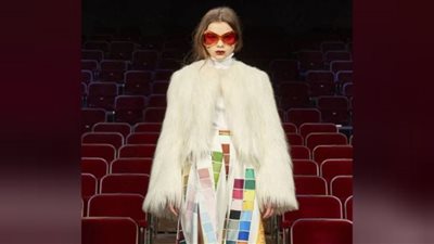 حيل تنسيق الجاكيت الفرو القصير مع أزياء الشتاء