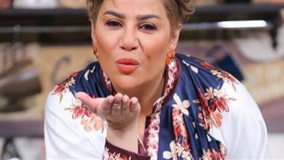 مفيدة شيحة تطل بالأصفر الصارخ