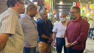 العناني يلتقى أصحاب البازارات السياحية بالأقصر.. ويستمع إلى مشاكلهم ومقترحاتهم لحلها