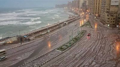 شاهد.. أمطار غزيرة وسحب رعدية تضرب الإسكندرية