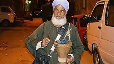 بالطبلة والنبوت والأنوار.. حكاية مهنة المسحراتي عبر التاريخ