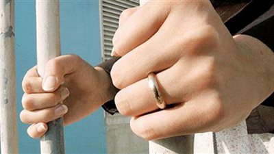 حبس سيدة منعت طليقها من رؤية طفلهما لمدة شهر (تفاصيل)