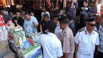 إعدام 4.5 أطنان مواد غذائية فاسدة ضُبطت داخل مخزن في العاصمة